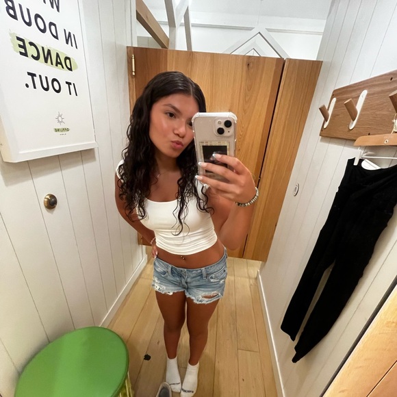 Meet your Posher, Leilani - Picture 2 of 3